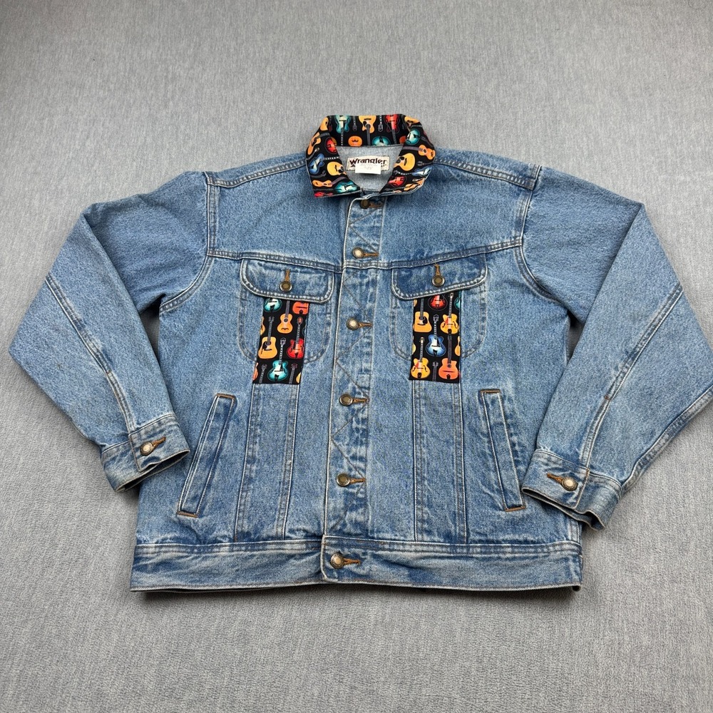 Wrangler Denim Jacket Mens Medium Blue Rugged Wear Trucker Guitar‎ Print Western